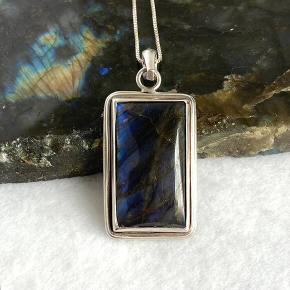 Sterling Silver 925 Bezel Set Blue Flash Labradorite Pendant Necklace 18" Chain - Picture 4 of 16